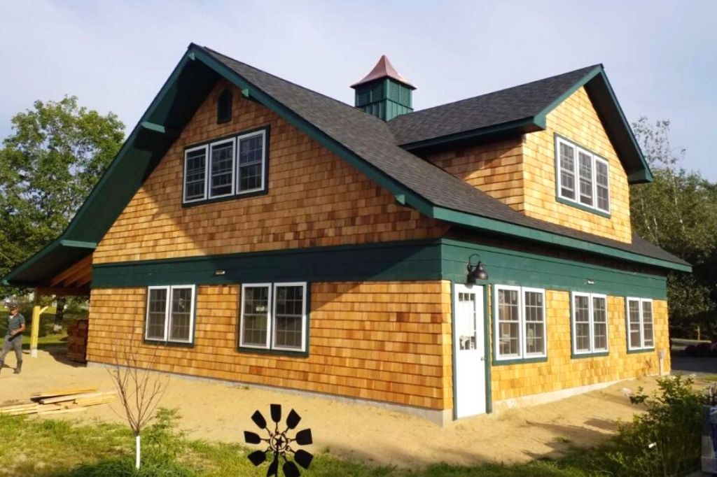 Large garage with two tone color scheme