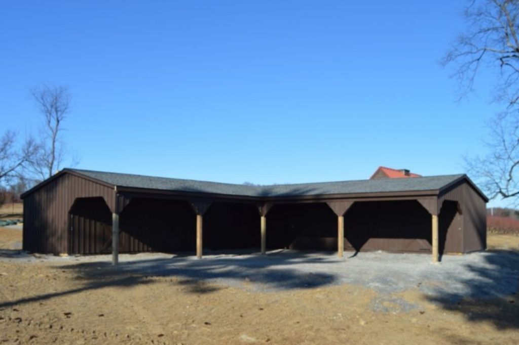 L shaped shed row barn with horse stalls