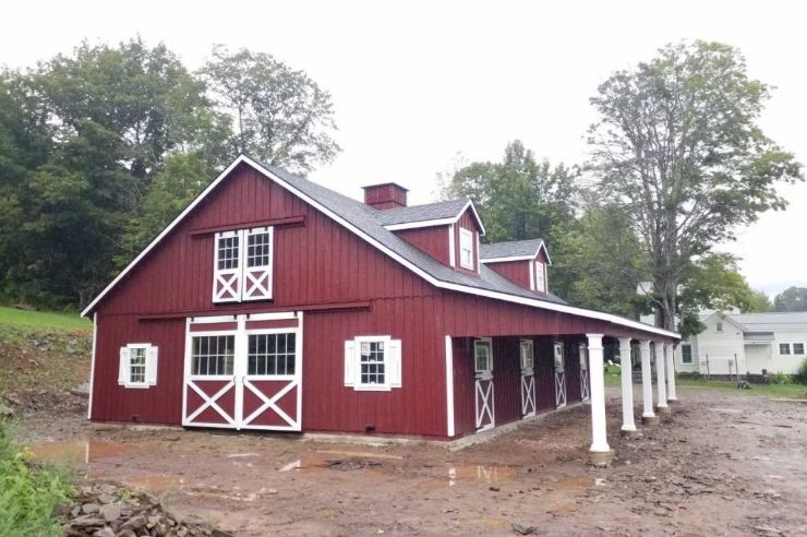 red 4 stall horse barn