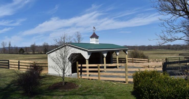 Lean-To Stable with Average Horse Stall Dimensions