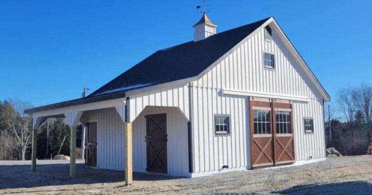 Horse stall sizes in barn with lean-to