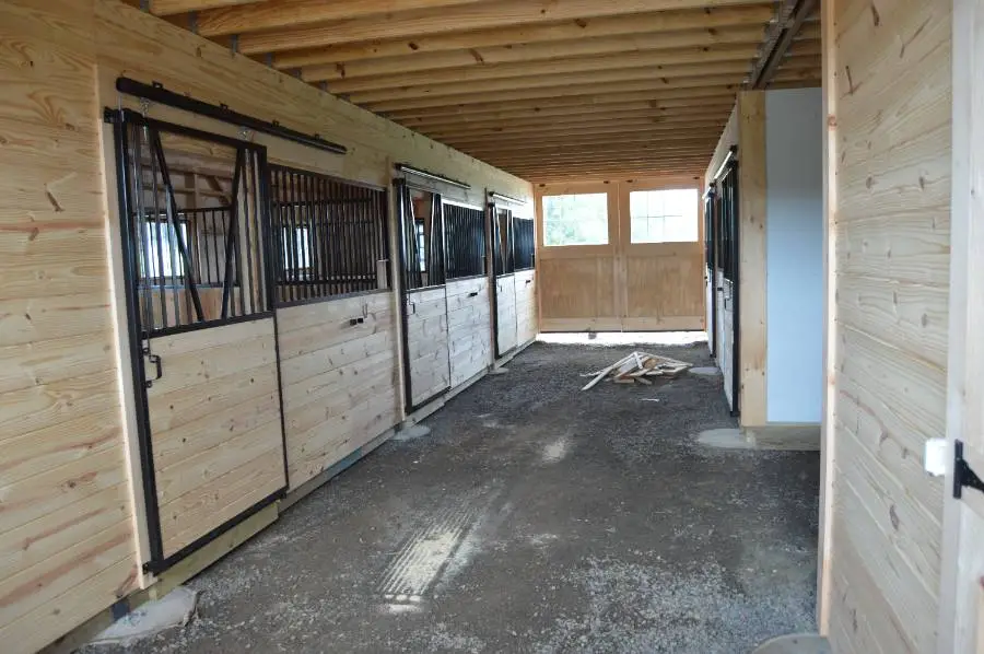 modular horse barn in high country