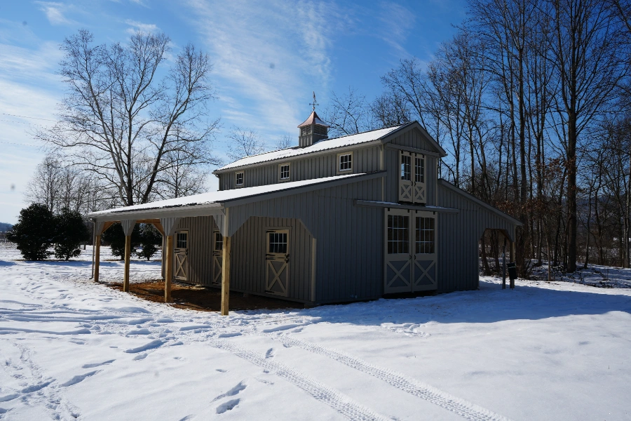 modular barn with lean-to in monitor style