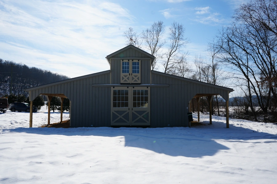 modular barn with lean-to in monitor style