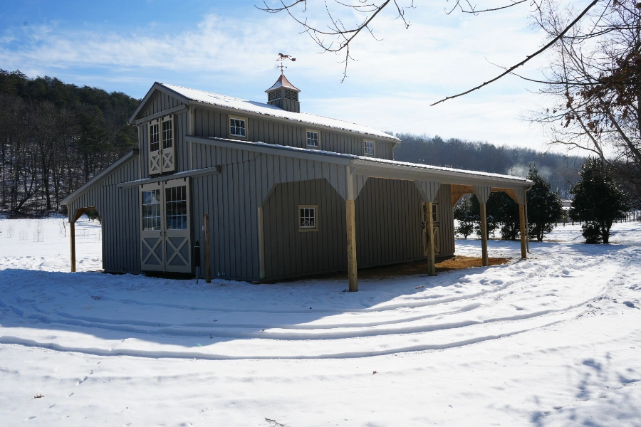 modular barn with lean-to in monitor style