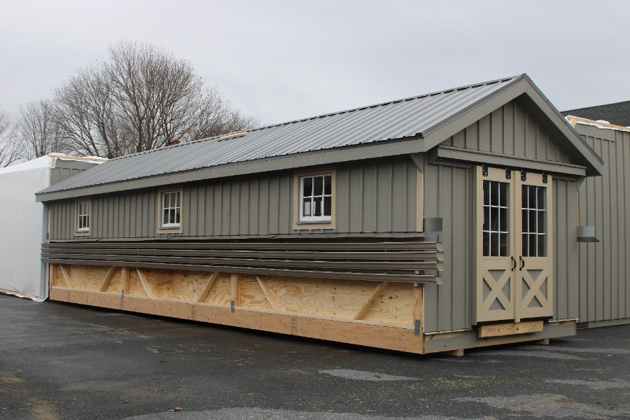 modular barn with lean-to in monitor style