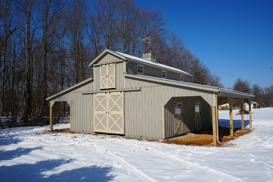 modular barn with lean-to in monitor style