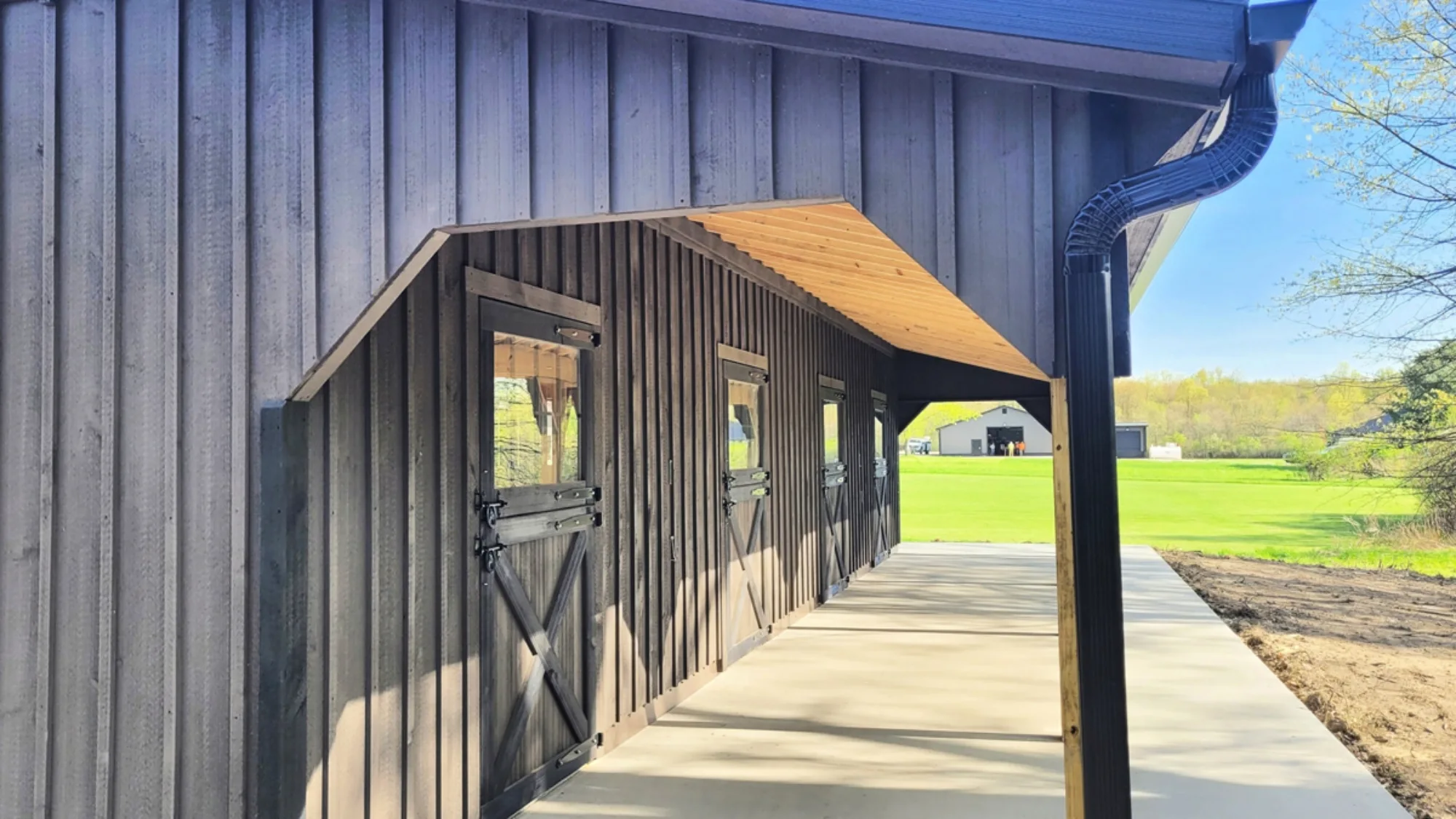 monitor modular horse barn