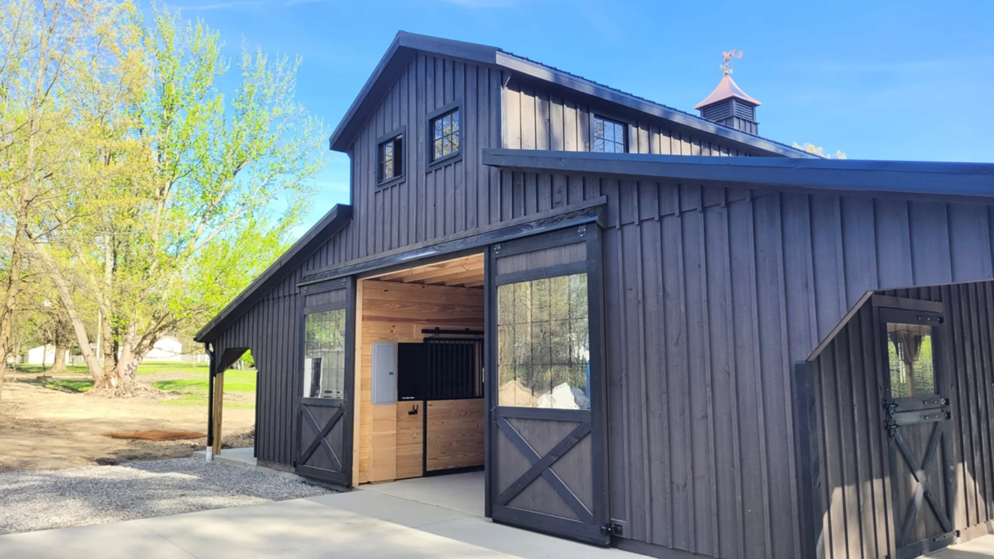 monitor modular horse barn