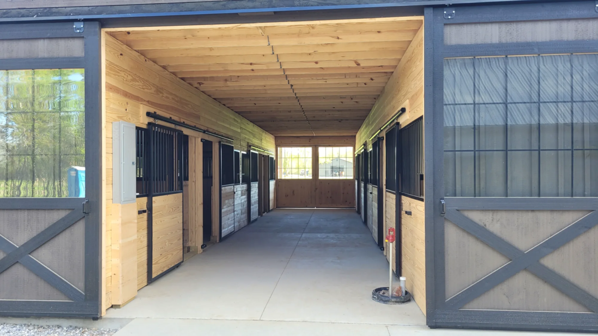monitor modular horse barn