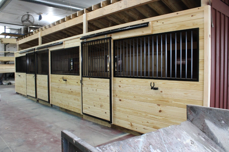 modular barn in monitor style