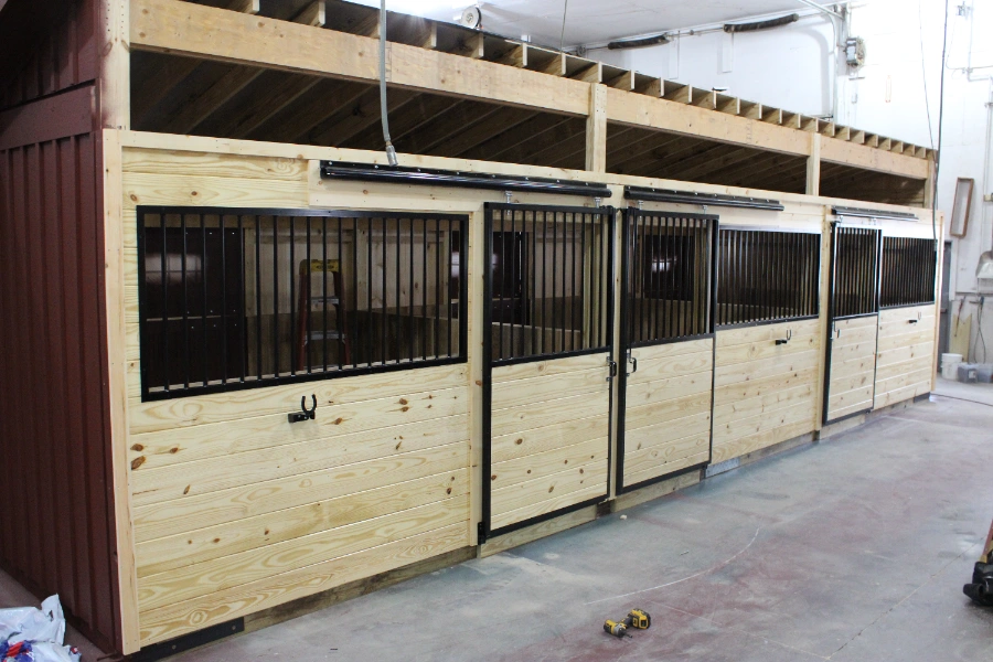 modular barn in monitor style