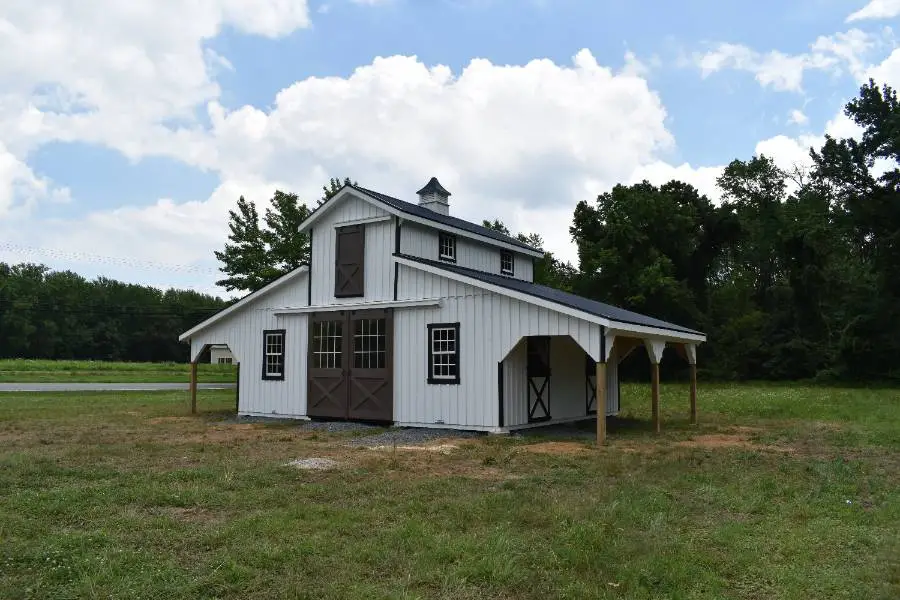 modular barn in monitor style