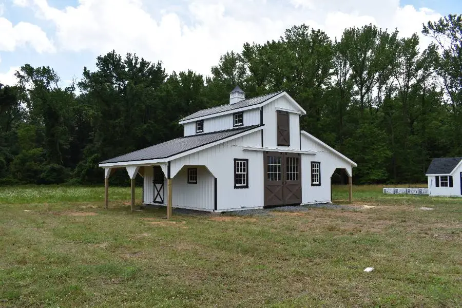 modular barn in monitor style