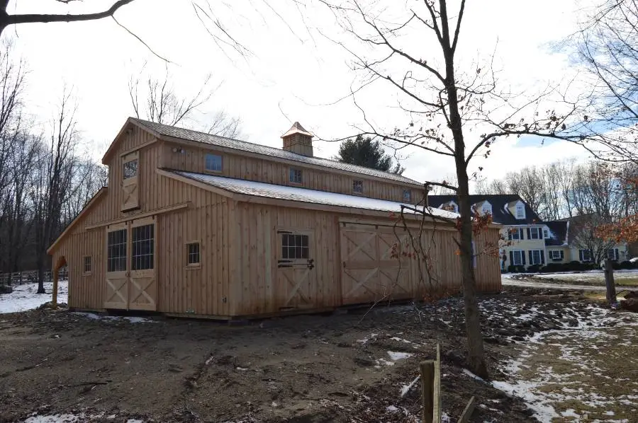 modular barn with lean-to in monitor style