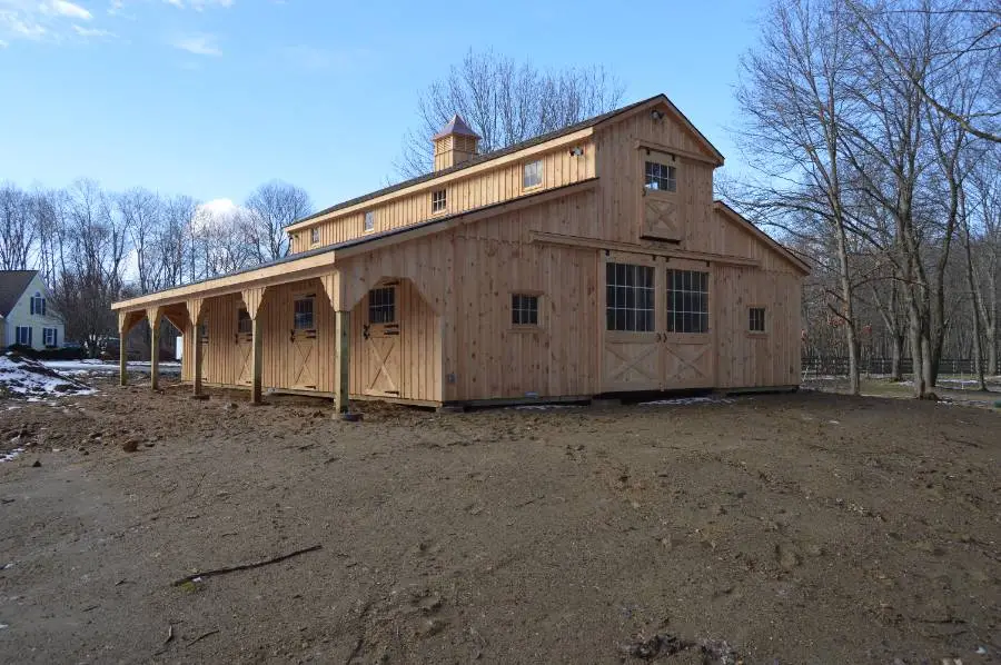 modular barn with lean-to in monitor style