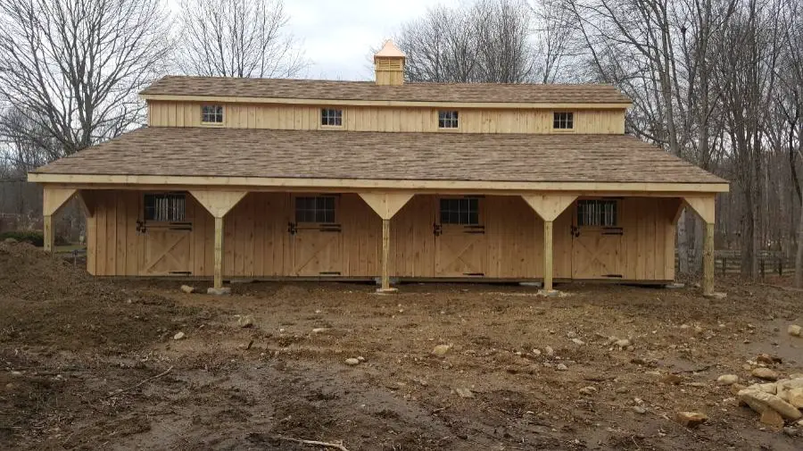 modular barn with lean-to in monitor style