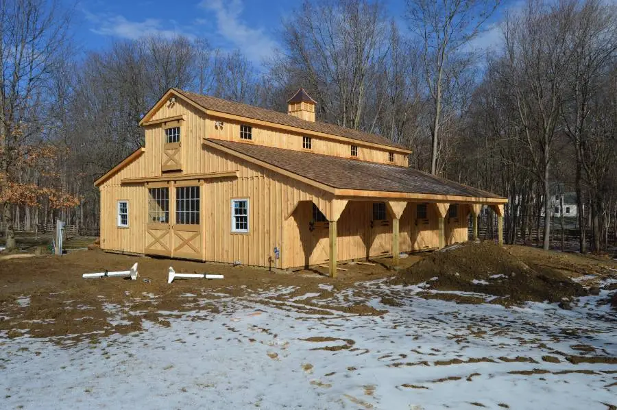 modular barn with lean-to in monitor style