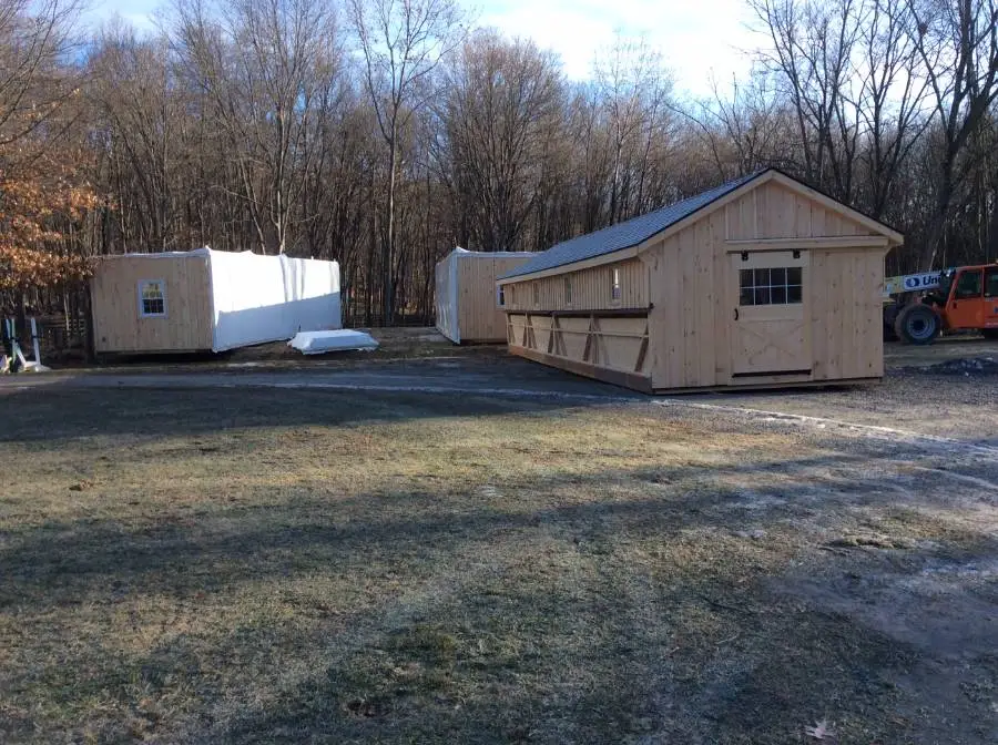 modular barn with lean-to in monitor style