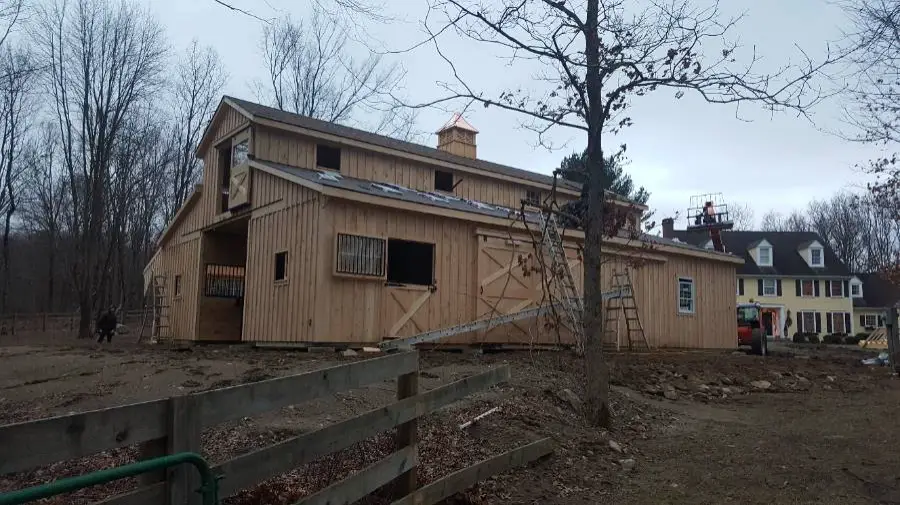 modular barn with lean-to in monitor style