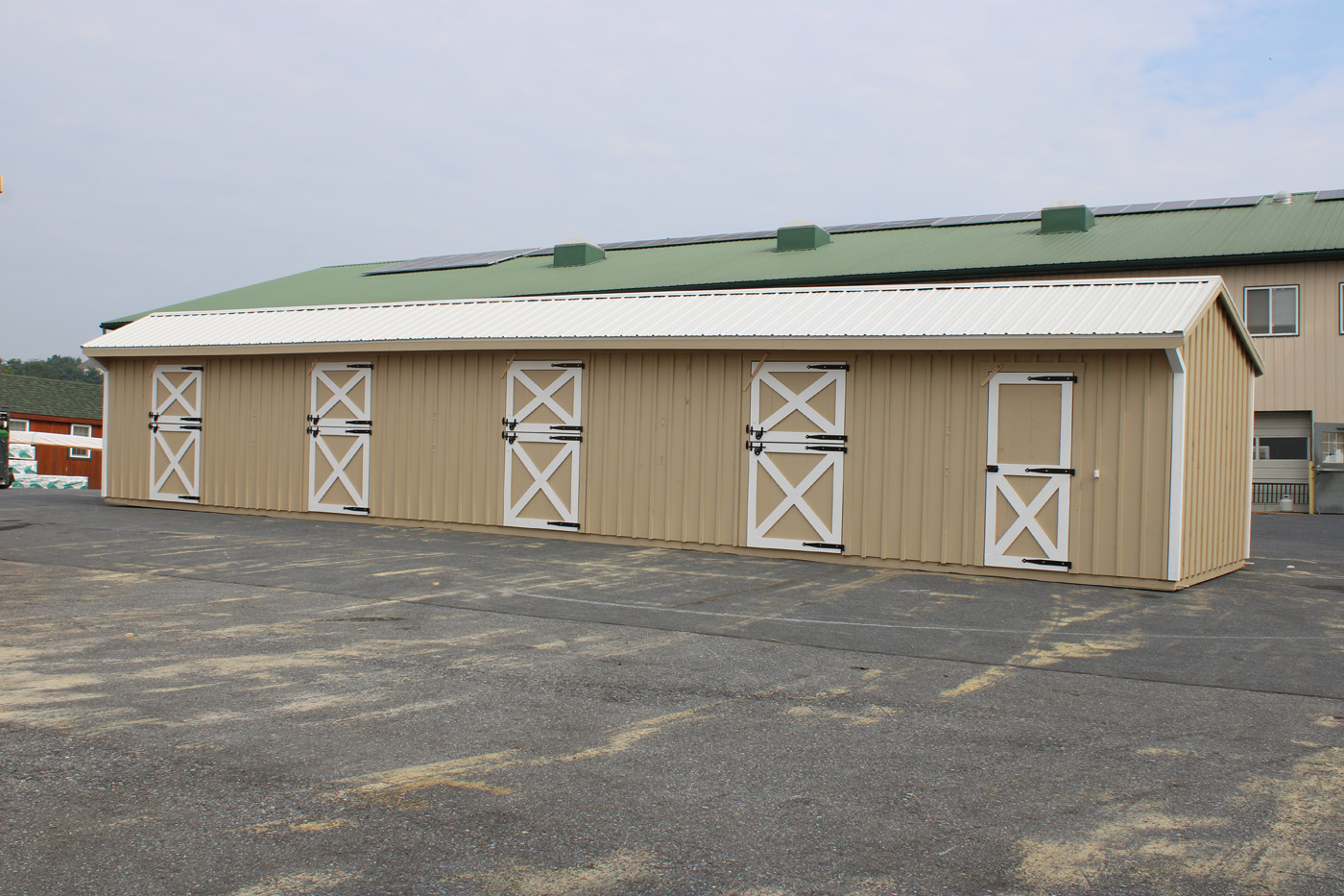 shed row horse barn