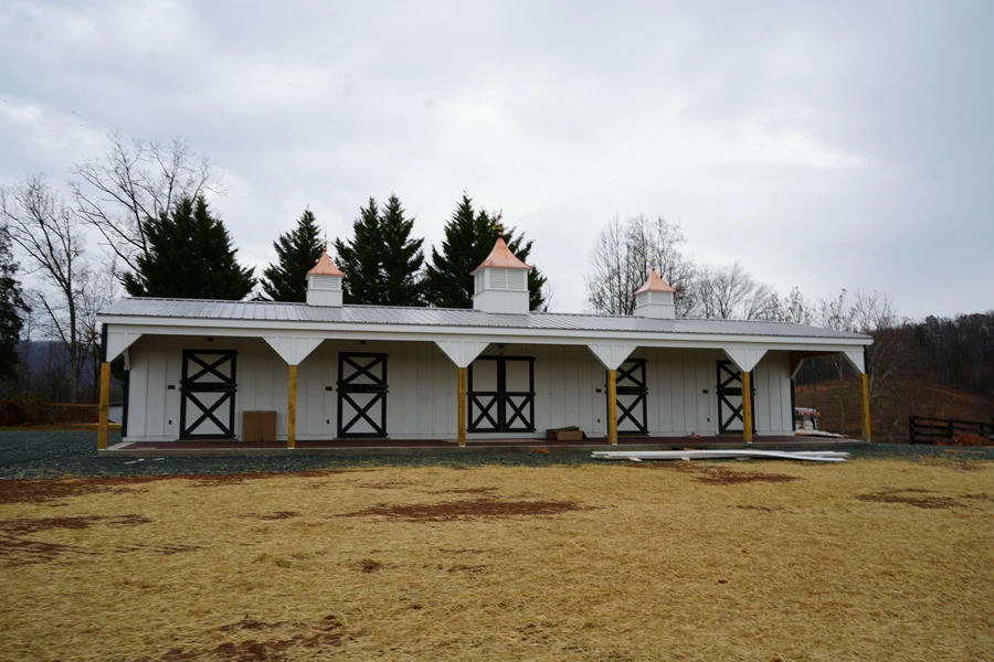 shed row modular horse barn