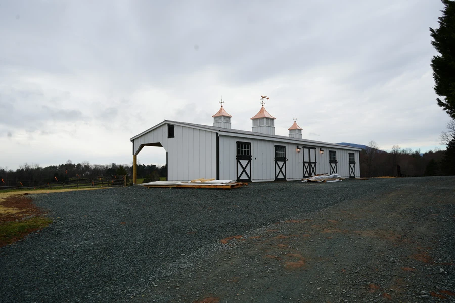 shed row modular horse barn
