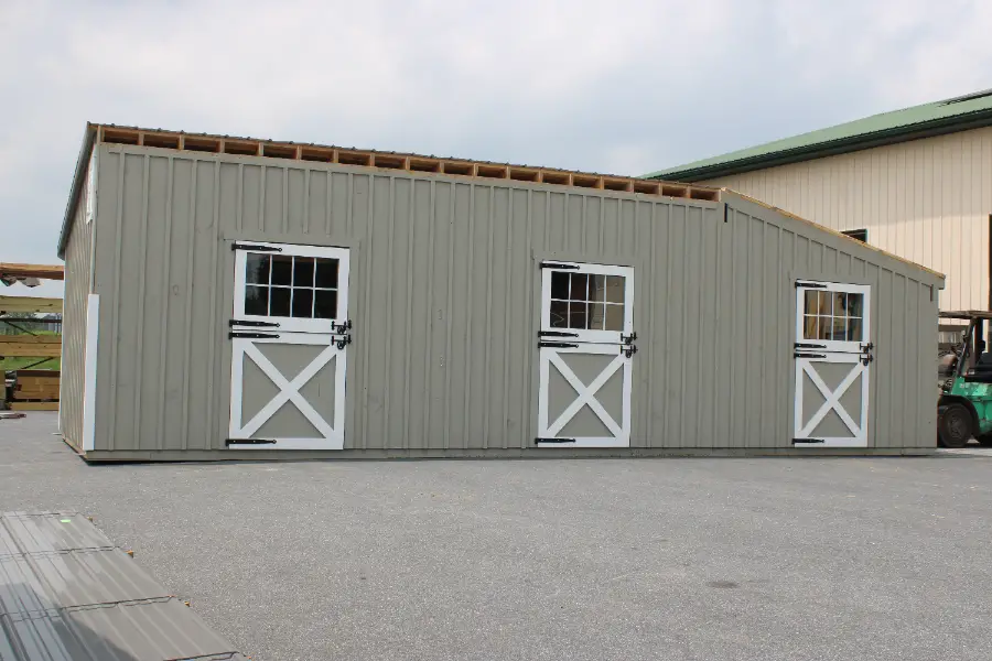 l shaped shed row barn with lean to