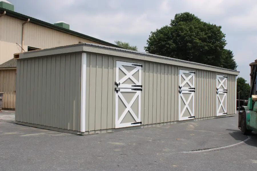 l shaped shed row barn with lean to