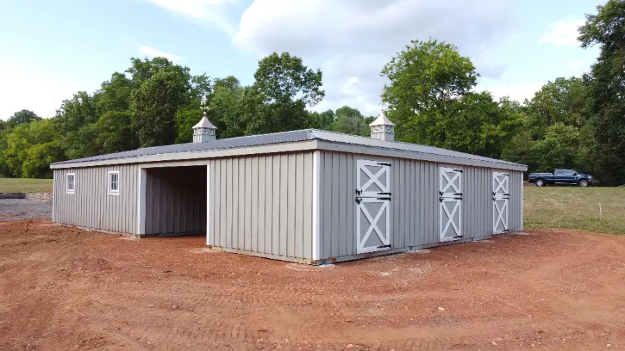 l shaped shed row barn with lean to