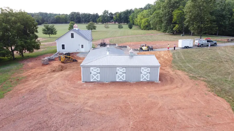 l shaped shed row barn with lean to