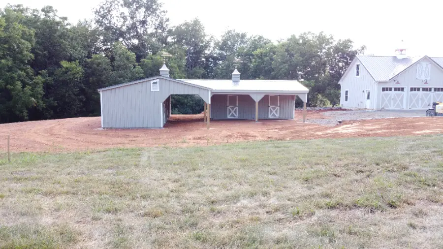 l shaped shed row barn with lean to