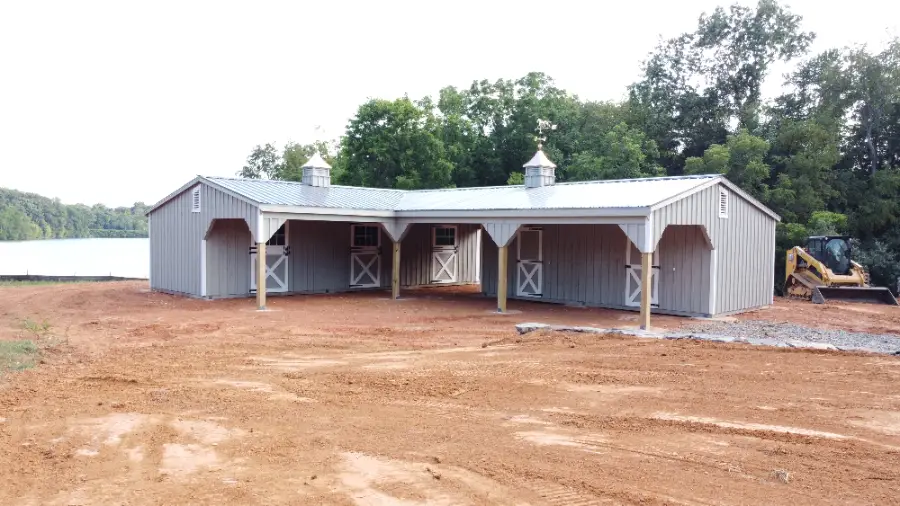 l shaped shed row barn with lean to