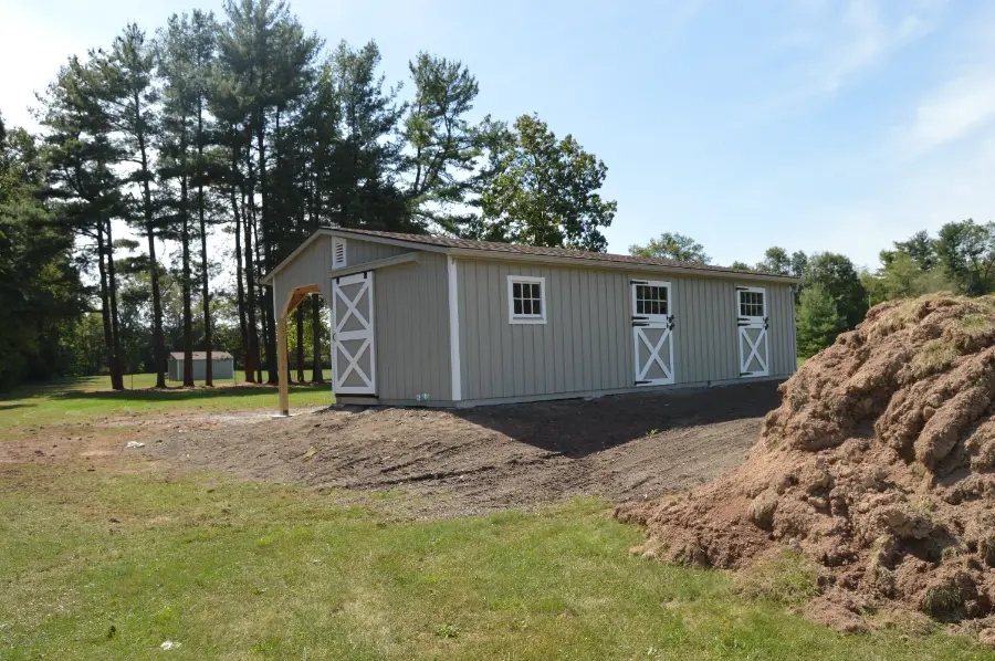 shed row horse barn with lean to