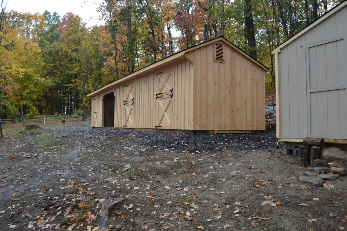 shed row horse barn