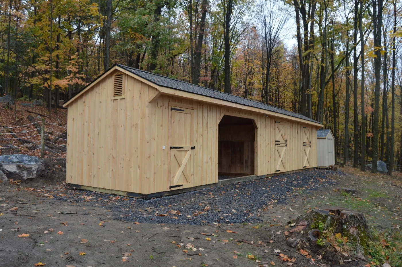 shed row horse barn