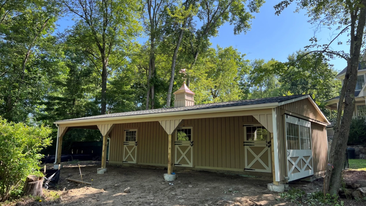 shed row horse barn