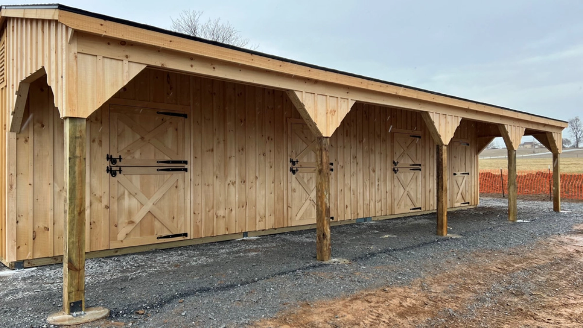 shed row horse barn
