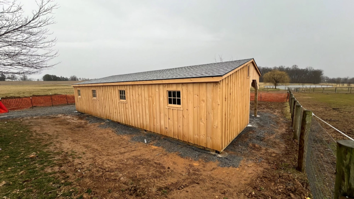 shed row horse barn