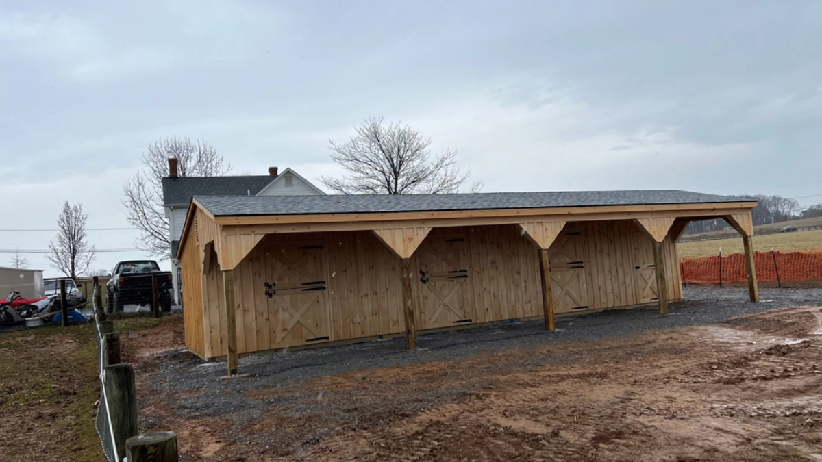 shed row horse barn