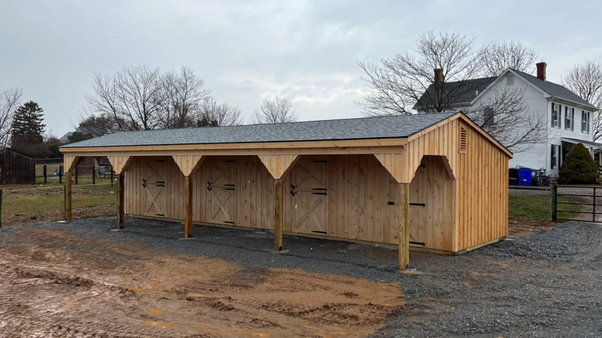 shed row horse barn