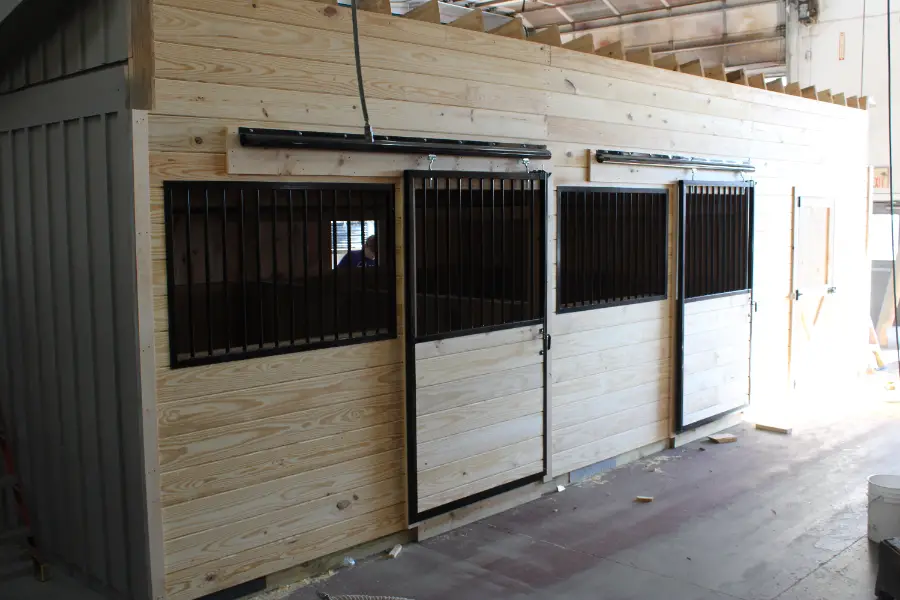 trailside modular horse barn