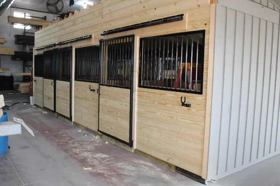 trailside modular horse barn