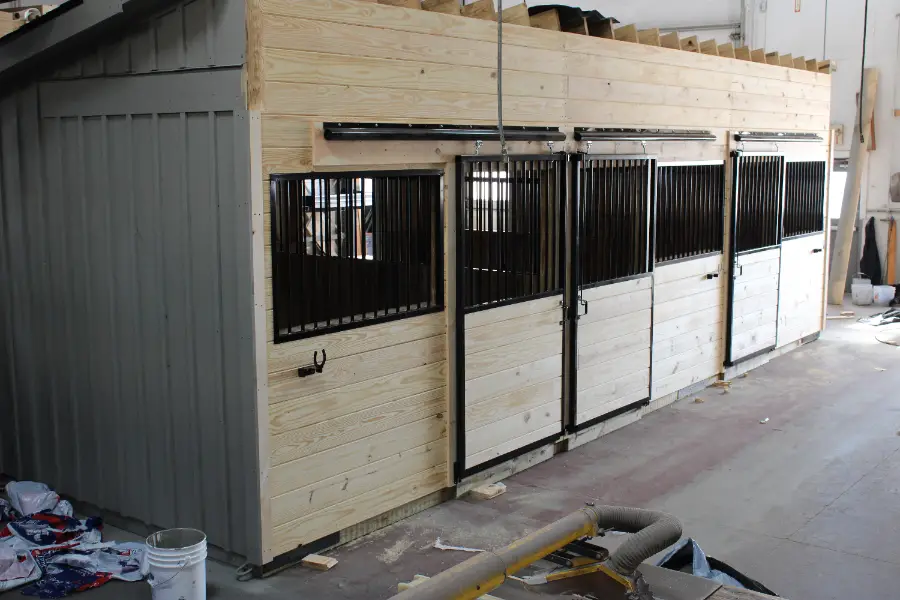 trailside modular horse barn