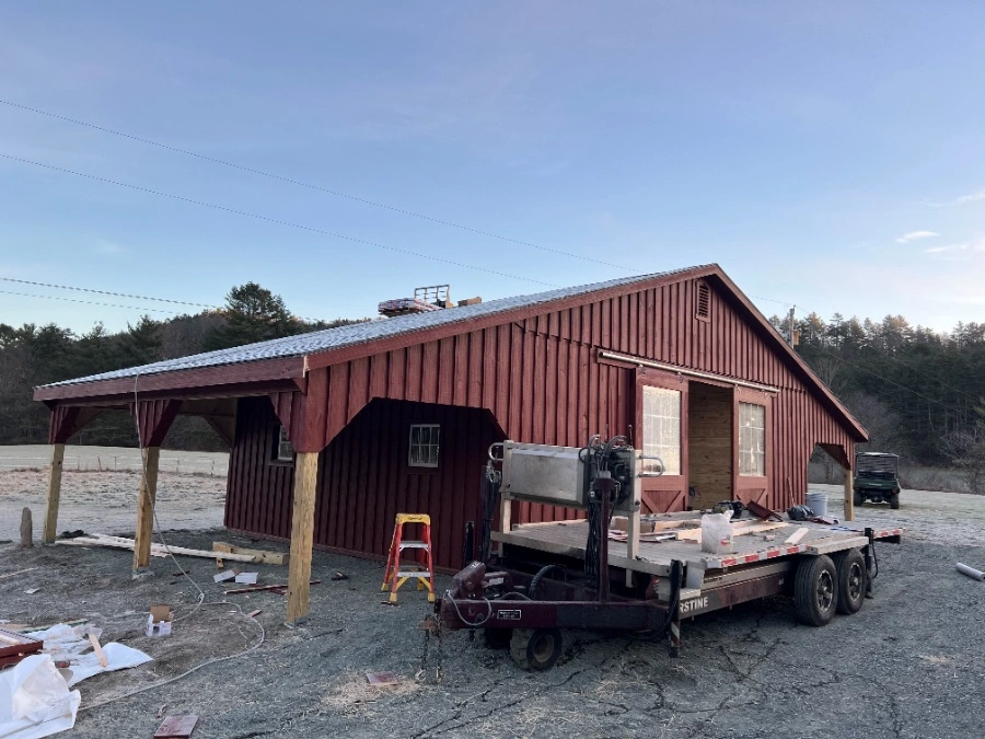 trailside modular barn with lean tos