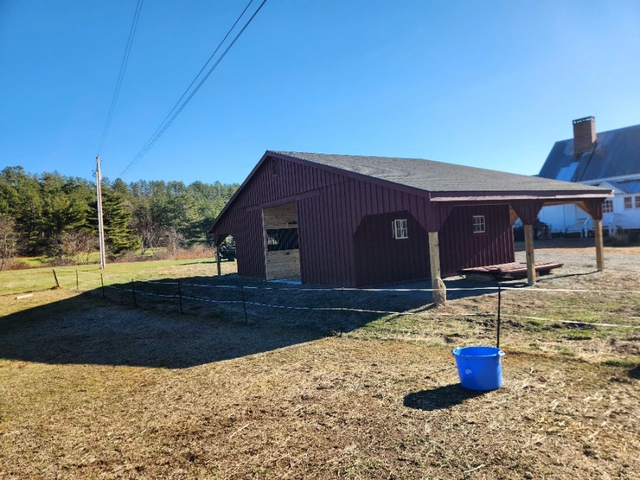 trailside modular barn with lean tos