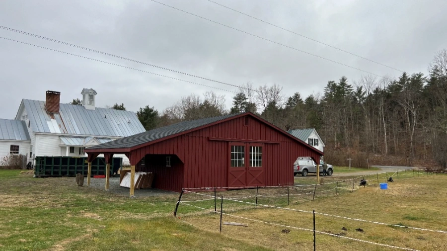 trailside modular barn with lean tos